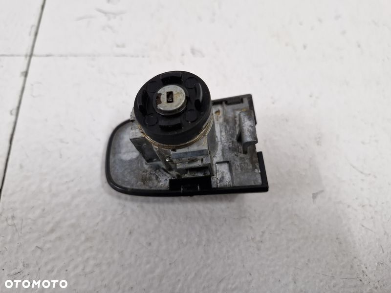 VOLVO S60 II 2 STACYJKA KLUCZYK WKŁADKA ZAMKA ZESTAW 28227917 - 7