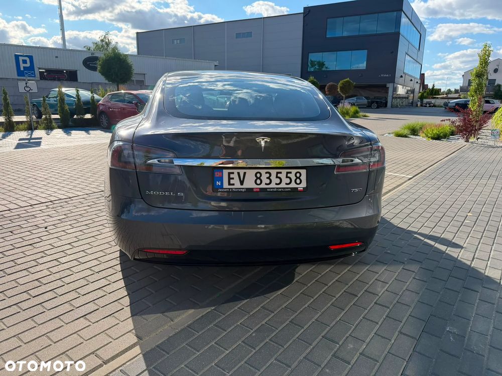 Tesla Model S - 6