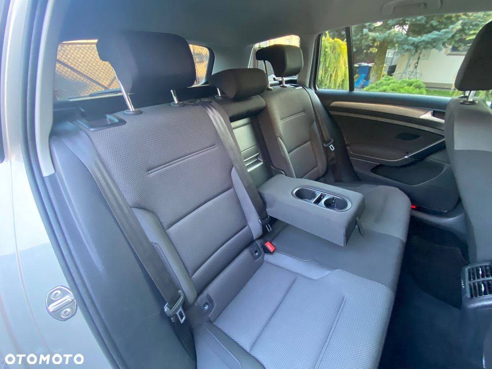 Volkswagen Golf 1.5 eTSI EVO United DSG - 24