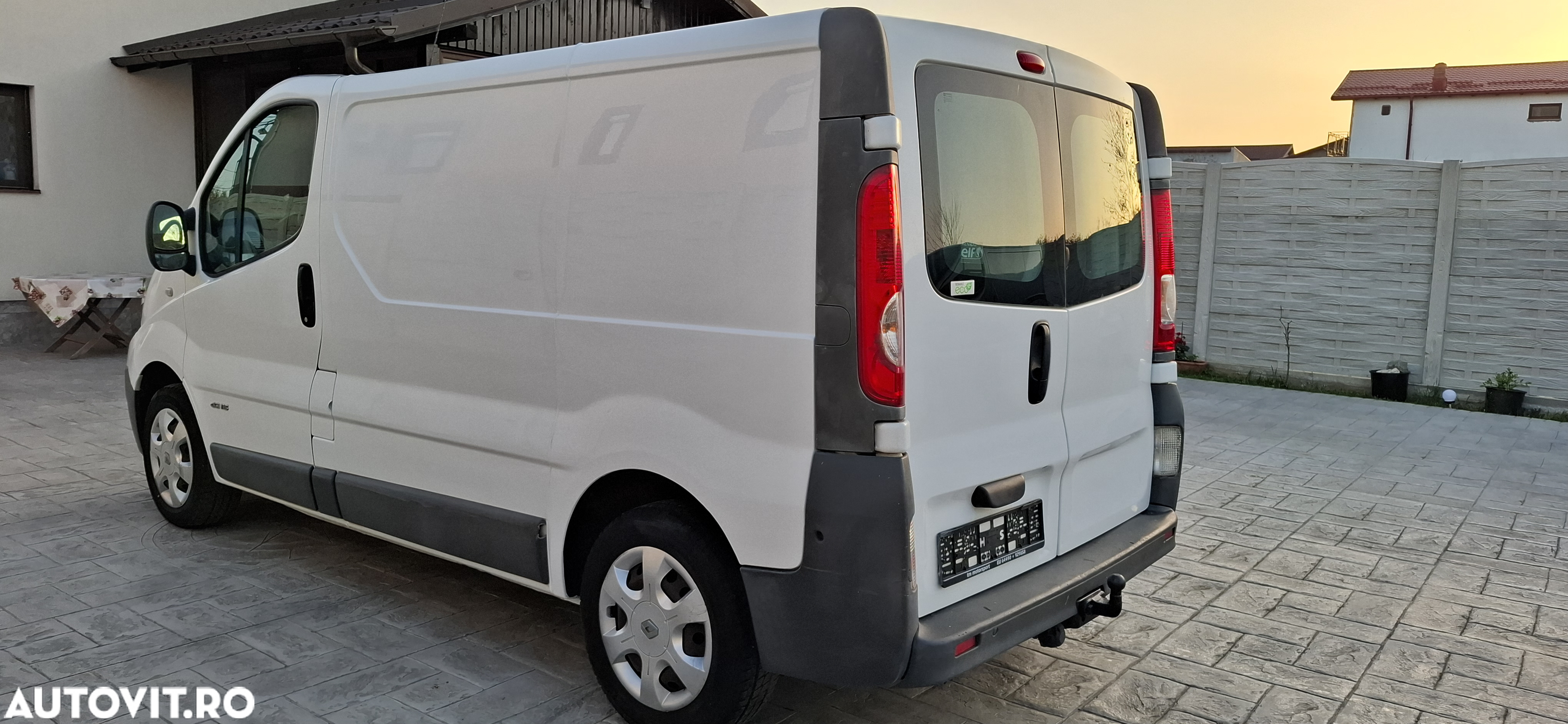 Renault Trafic 2.0 dCi 115 Combi L2H1 - 4