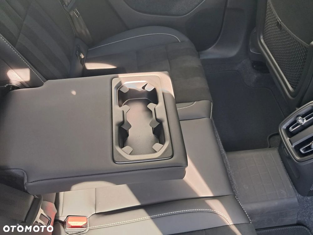 Volvo XC 40 B3 Plus Dark - 21