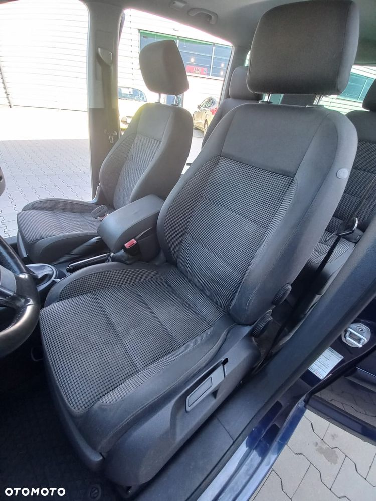Volkswagen Touran - 32