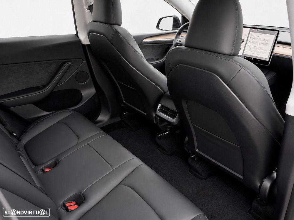 Tesla Model Y Standard - 12