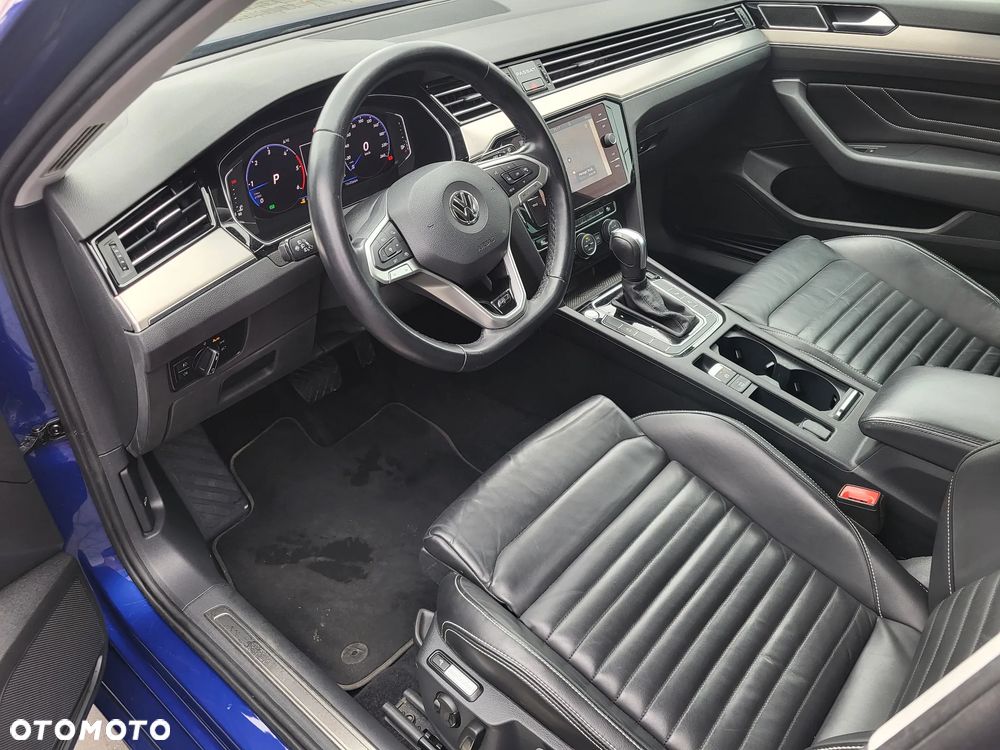 Volkswagen Passat - 8