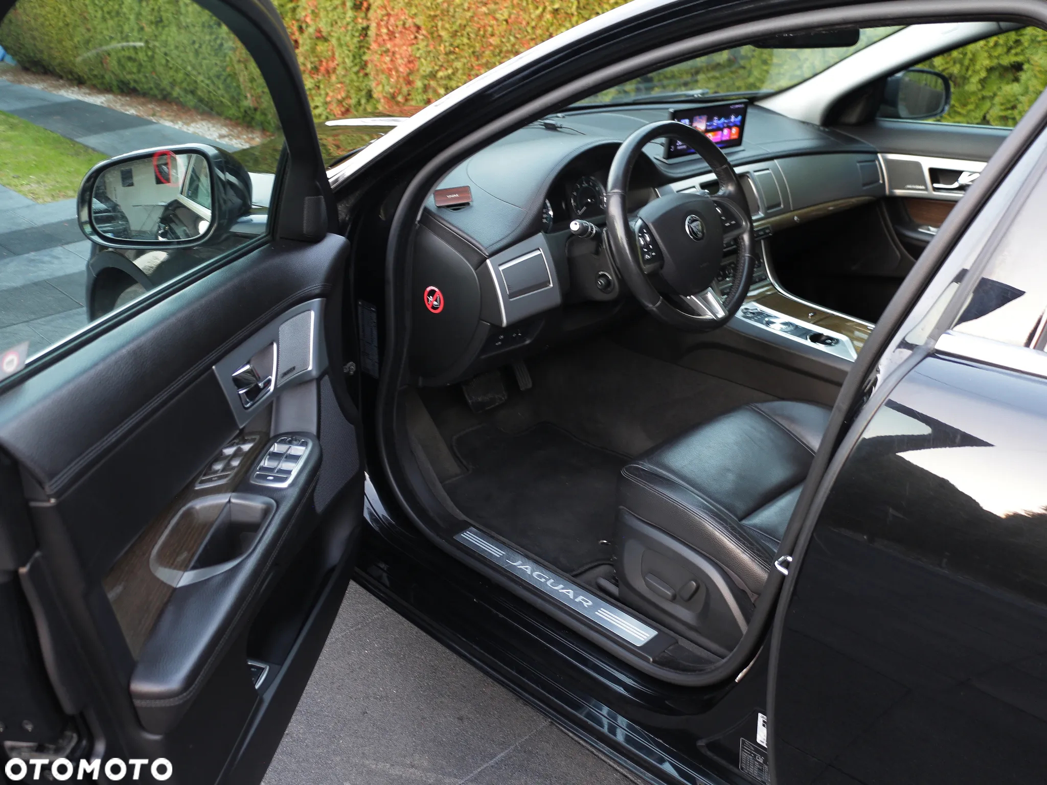 Jaguar XF 2.0 T Luxury - 13