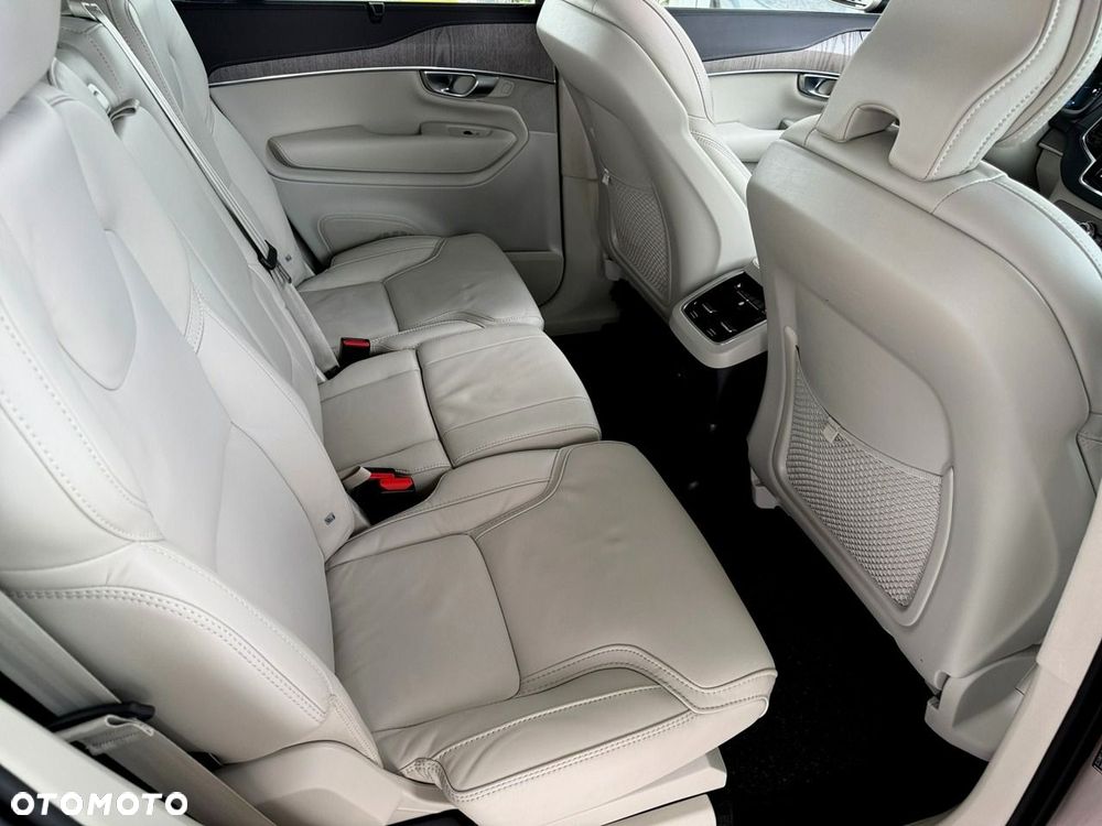 Volvo XC 90 - 32
