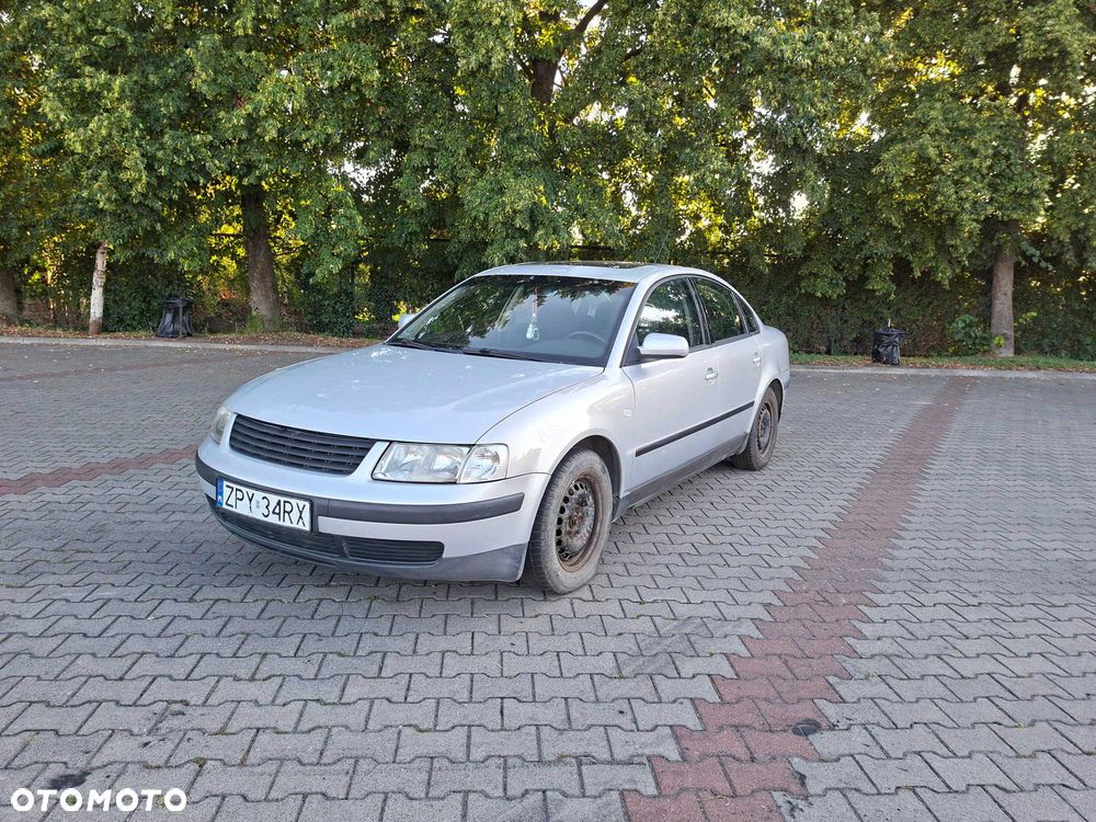 Volkswagen Passat - 1
