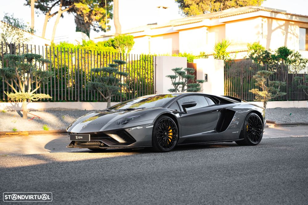 Lamborghini Aventador 6.5 V12 LP740-4 S - 9