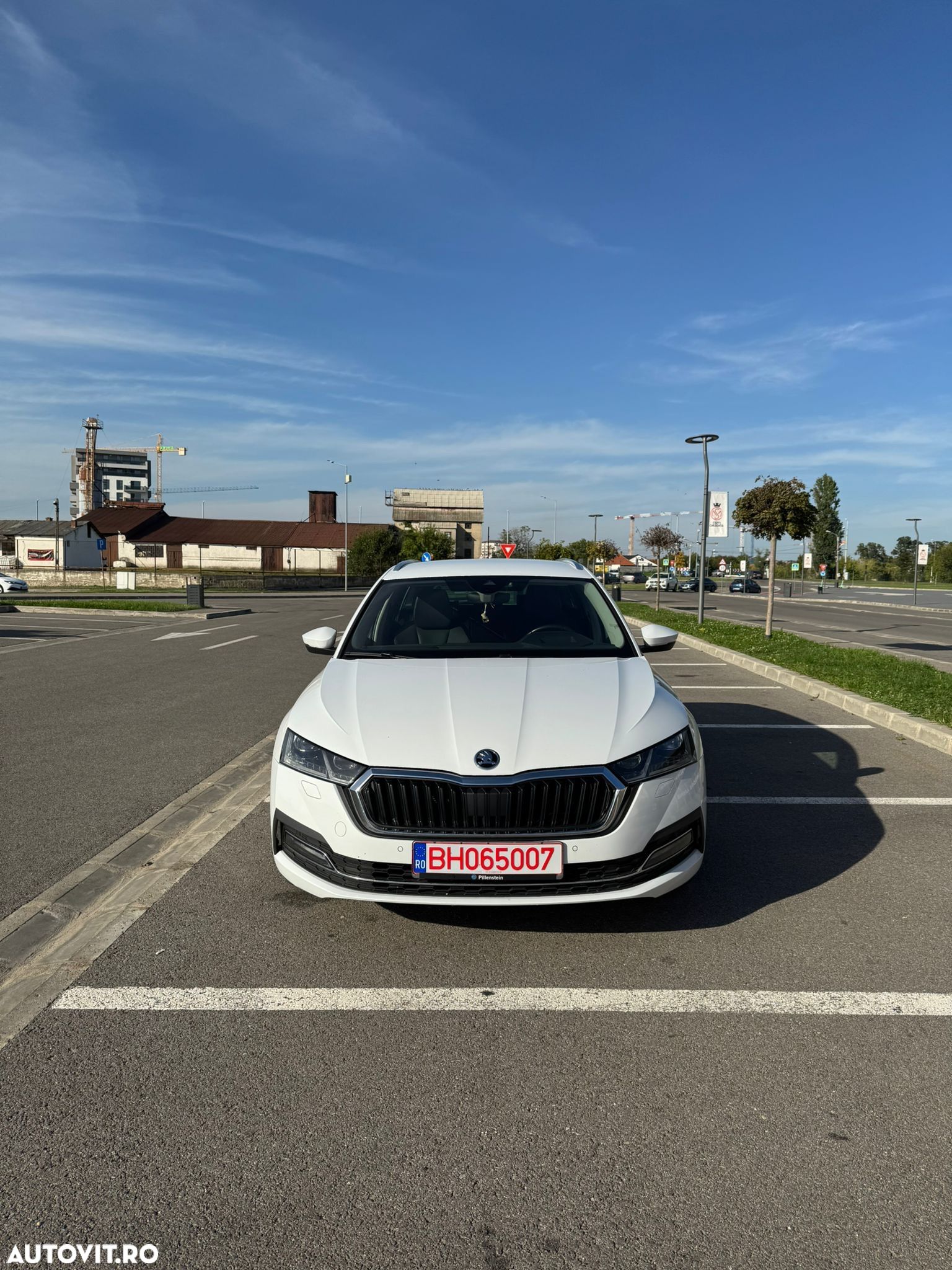 Skoda Octavia Combi 2.0 TDI DSG Edition Plus - 1