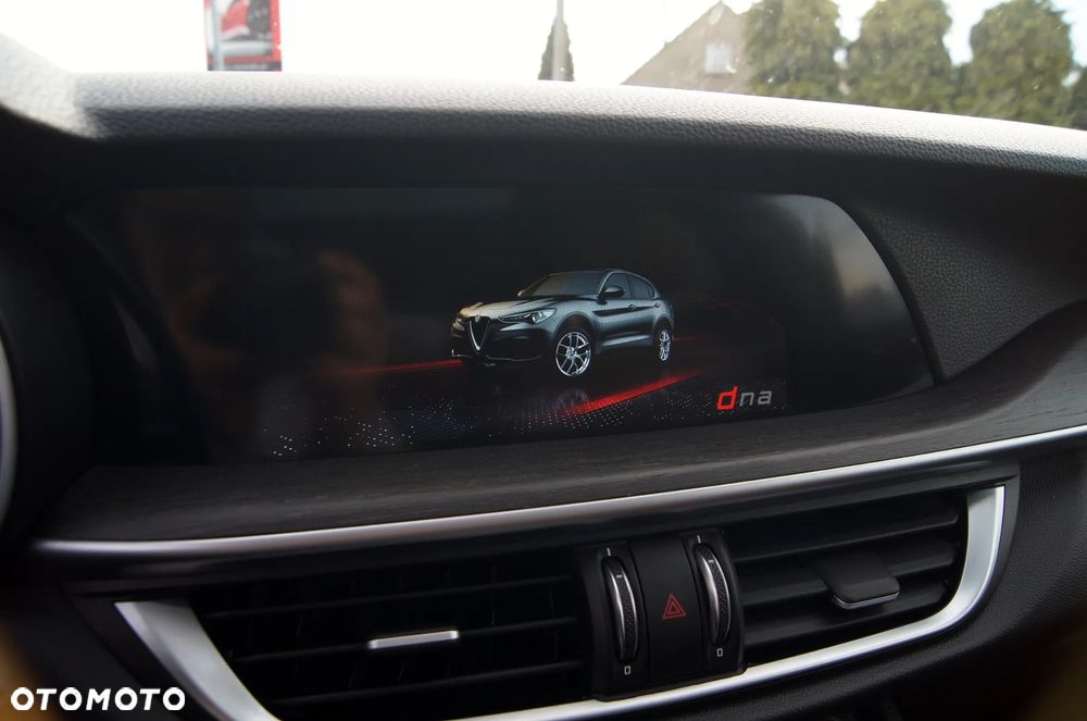 Alfa Romeo Stelvio 2.0 Turbo 16V AT8-Q4 Ti - 25