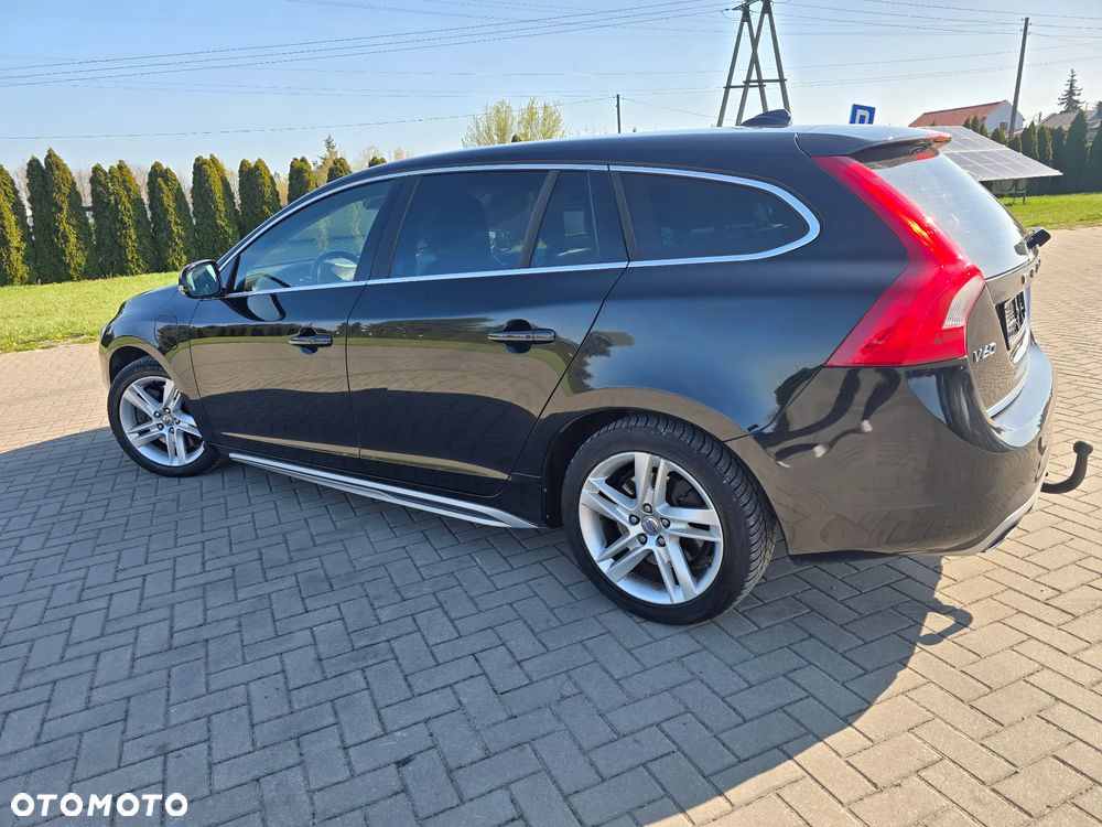 Volvo V60 D6 AWD Plug-in Hybrid R-Design Summum - 8