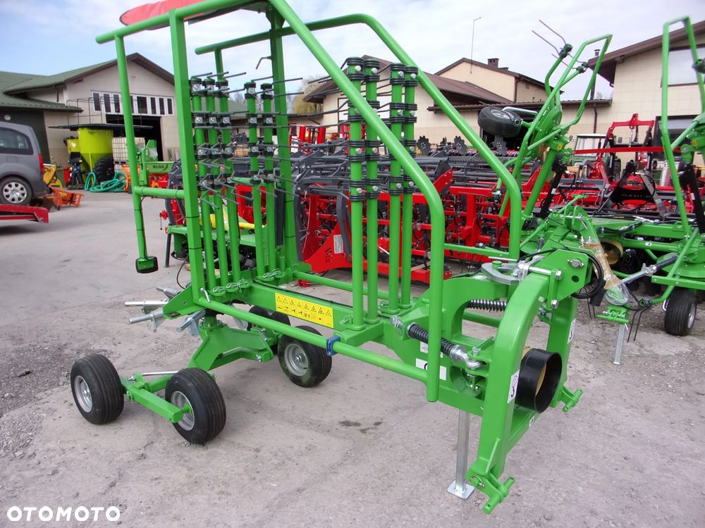 Pronar Przetrząsacz PWP530, PWP460 Pronar; ZKP770, ZKP-530, ZKP460 Inter-Tech; Z528 Kowalski; ZGRABIARKA ZKP420 Pronar, ZK42, ZK36 Kowalski; ZKT-420 Inter-Tech; ZK320 Mesko Rol; ZG-350 Euro-Masz; Przetrząsaczo-Zgrabiarka Z-275 Mesko-Rol; Przetrząsaczo zgraniarka taśmowa WIRAX, Akpil "OSA" - 27