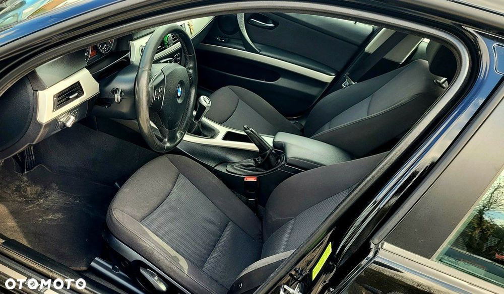 BMW Seria 3 318i - 25