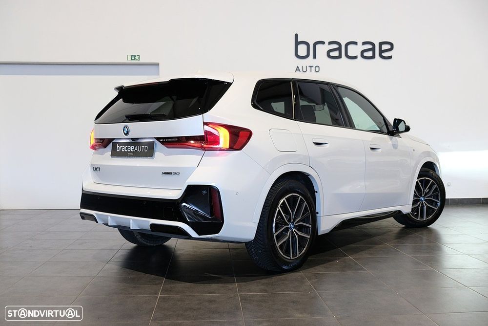 BMW iX1 xDrive30 M Sport Pack - 8