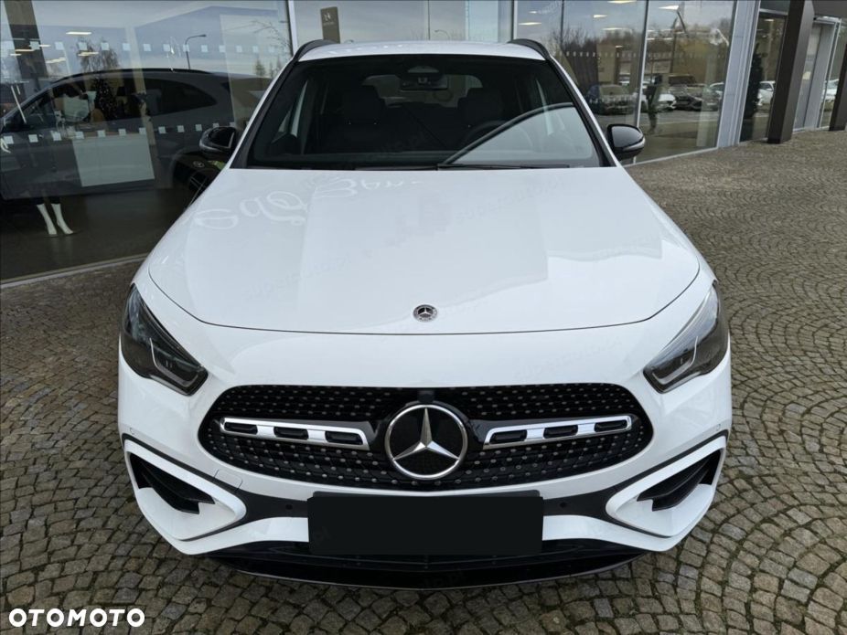 Mercedes-Benz GLA 200 AMG Line - 3