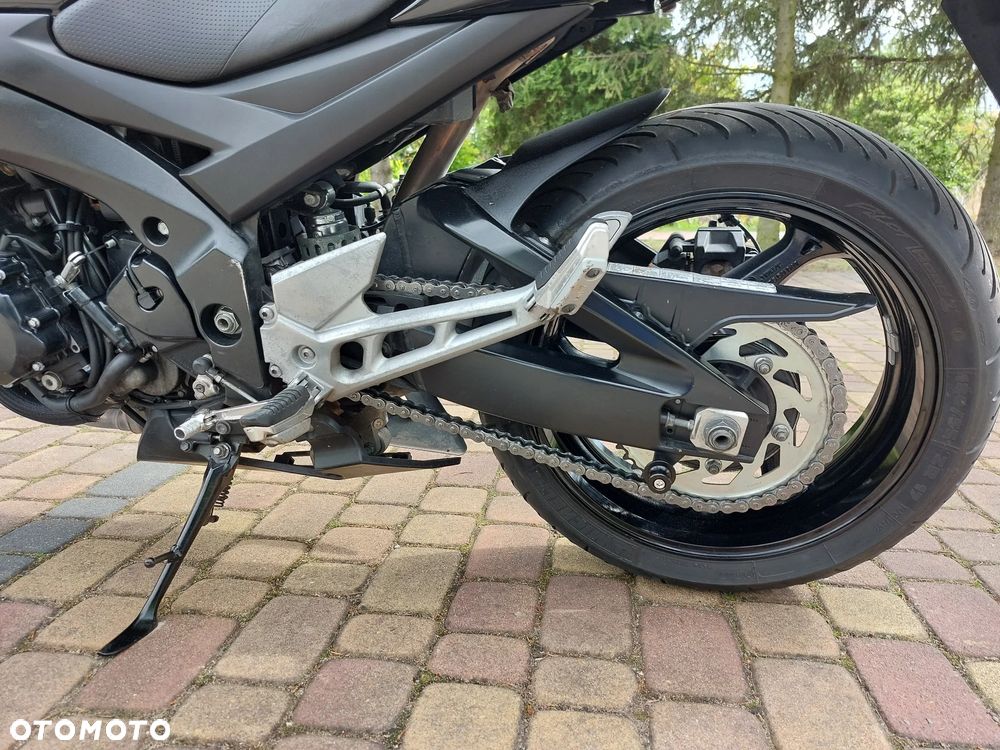 Suzuki GSR - 29