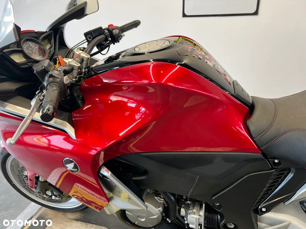 Honda VFR - 13