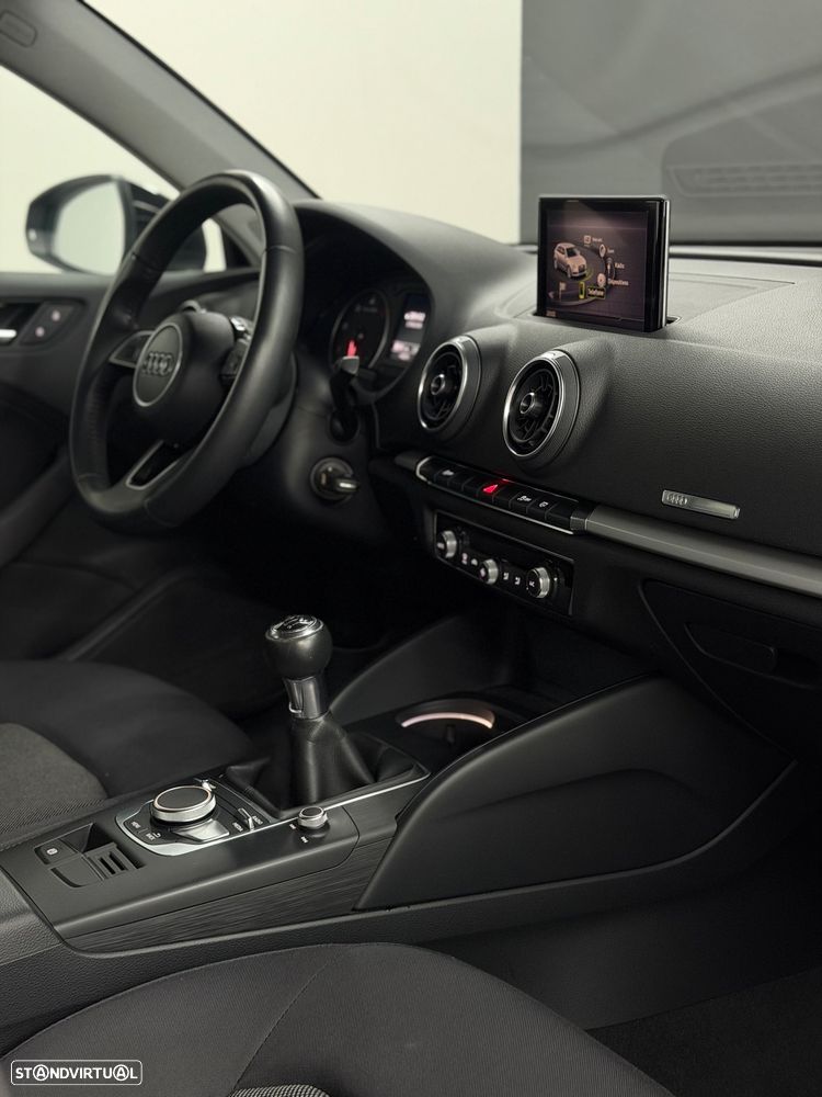 Audi A3 Sportback 1.6 TDI S-line - 27