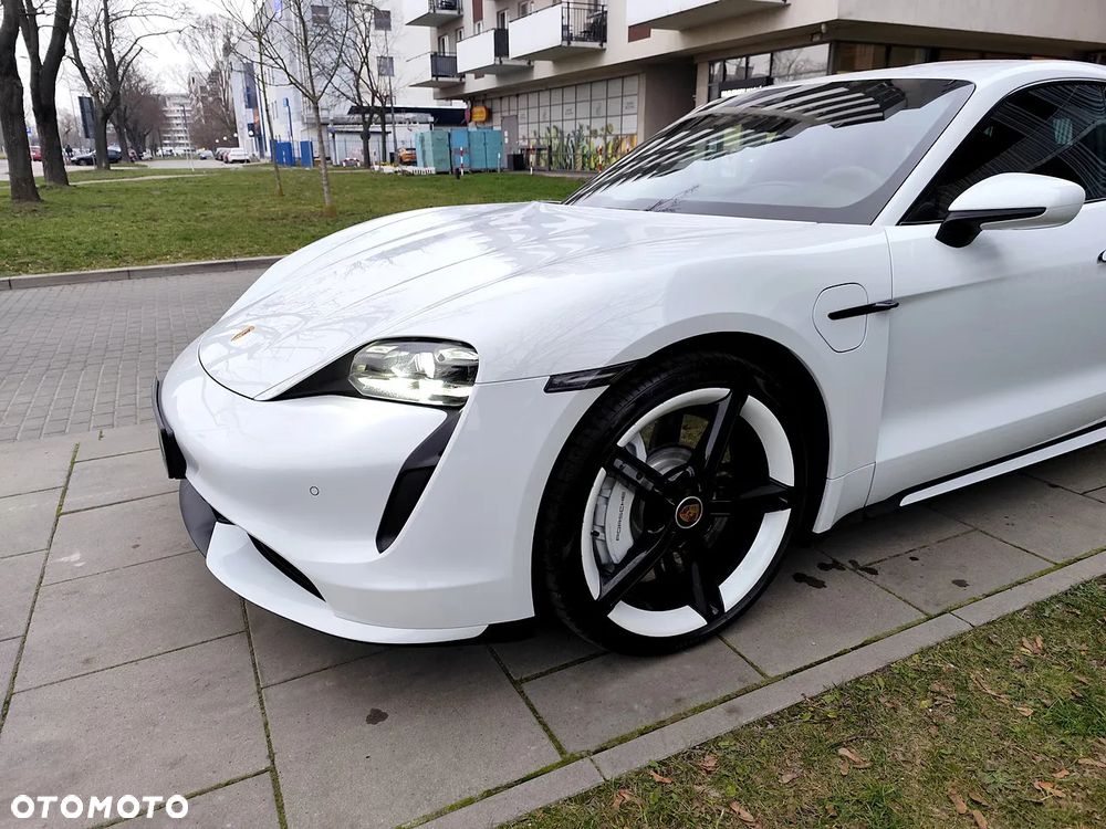 Porsche Taycan - 40