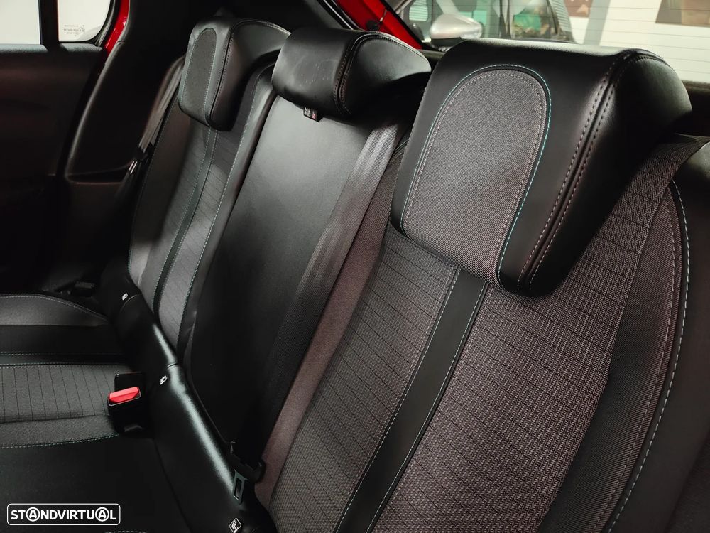 Peugeot 208 1.2 PureTech Allure EAT8 - 37