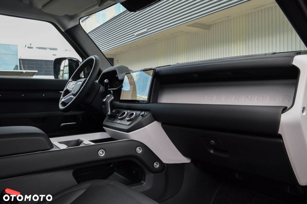 Land Rover Defender 3.0 D250 mHEV - 17