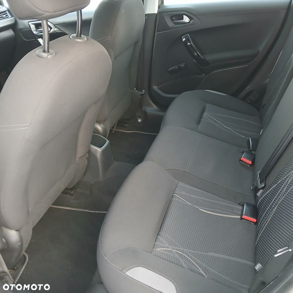 Peugeot 208 - 15