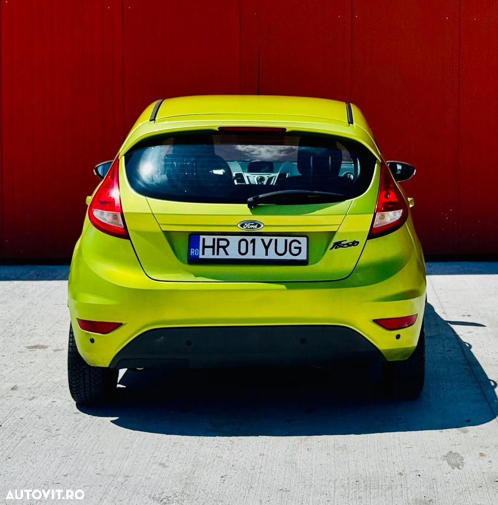 Ford Fiesta 1.6 TDCI DPF Ghia - 9