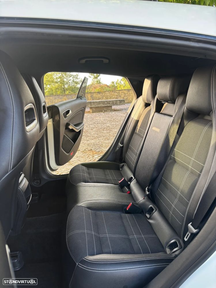 Mercedes-Benz CLA 180 d 7G-DCT Urban - 11