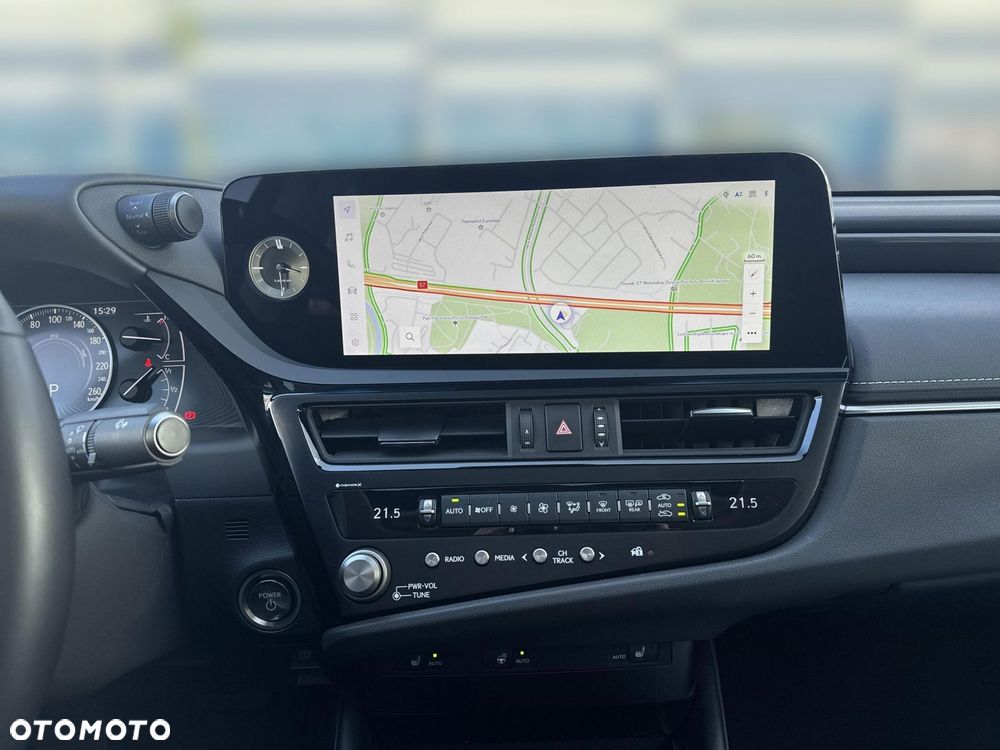 Lexus ES 300h Business Edition - 18