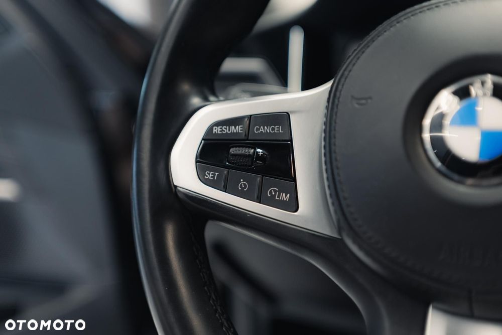 BMW Seria 3 330i Advantage - 24