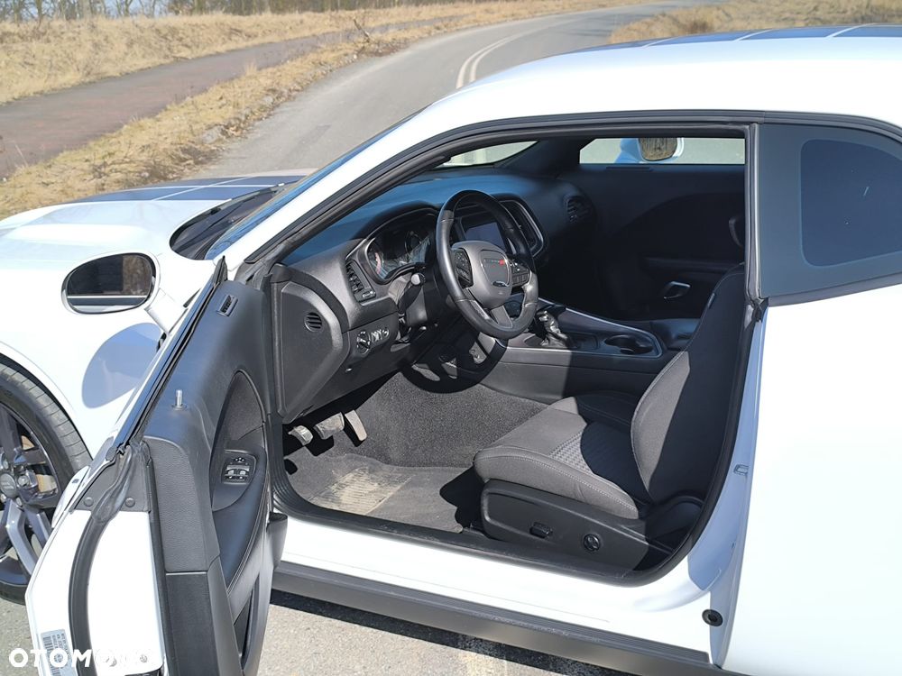 Dodge Challenger - 28