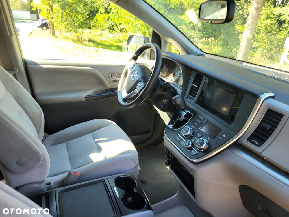 Toyota Sienna 3.5 V6 LE AWD - 32