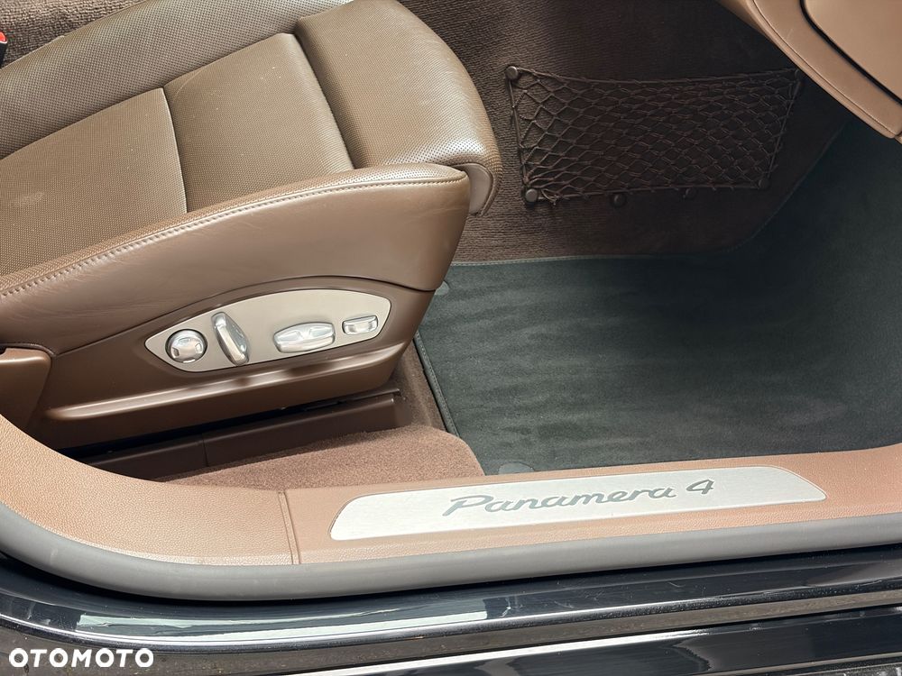 Porsche Panamera - 22