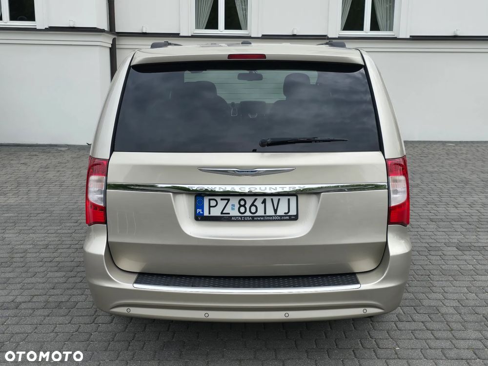 Chrysler Town & Country 3.6 Limited - 11