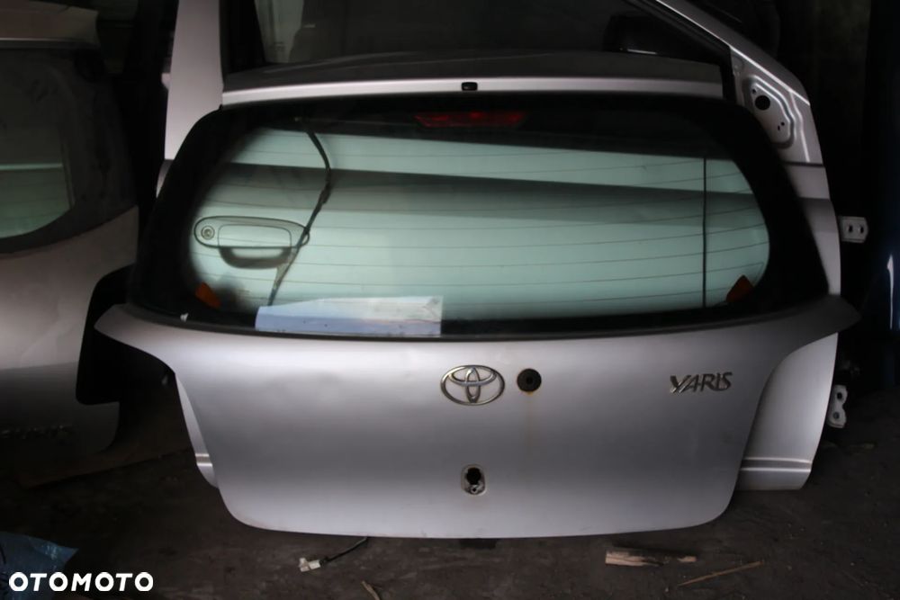 KLAPA TYLNA BAGAŻNIKA TOYOTA YARIS I FRANCJA KOLOR 1E7