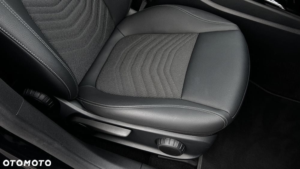 Mercedes-Benz CLA 200 7G-DCT - 24