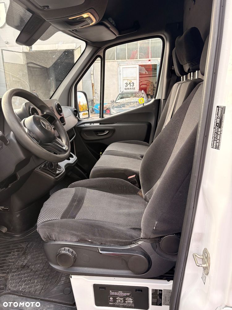 Mercedes-Benz Sprinter - 12