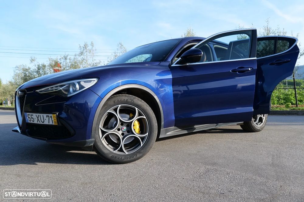 Alfa Romeo Stelvio 2.0 T Veloce Q4 AT8 - 4