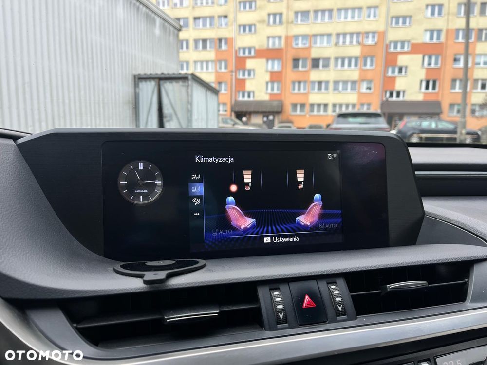 Lexus ES 300h Elegance - 32