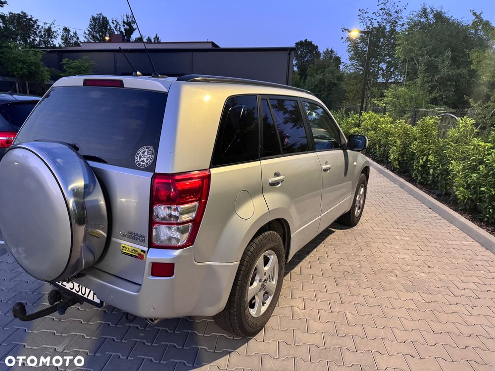 Suzuki Grand Vitara 2.0 Comfort + - 8