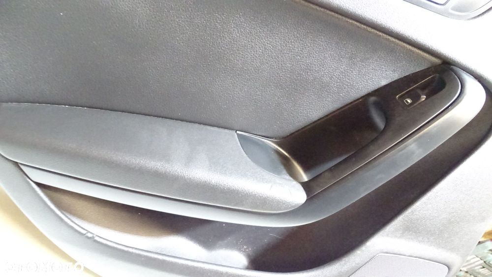 BOCZEK DRZWI LEWY TYLNY AUDI A4 B8 2.0TDI - 2