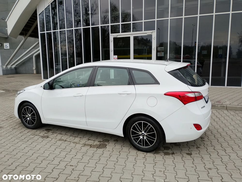 Hyundai i30 1.6 CRDI Family+ - 8