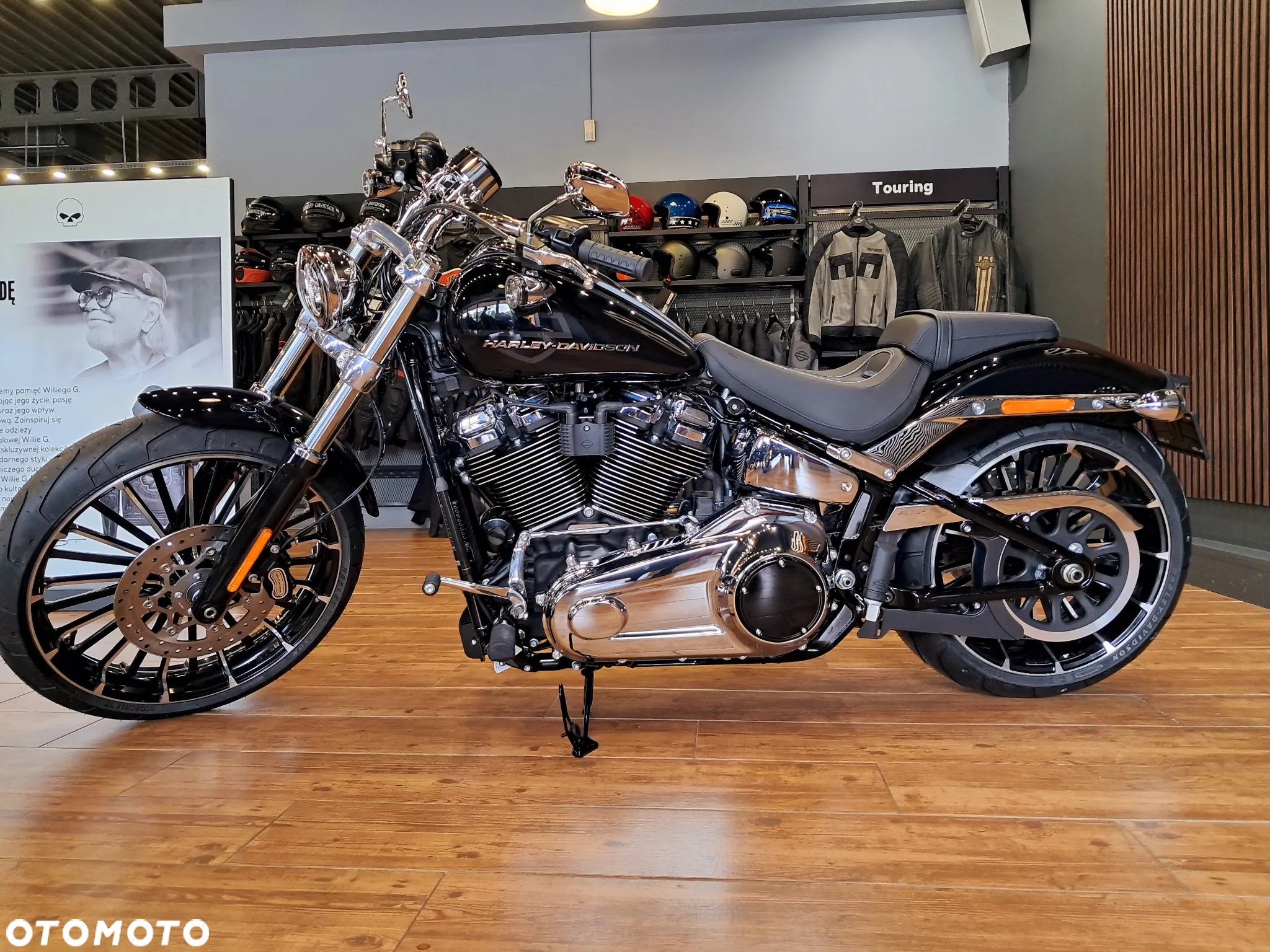 Harley-Davidson Softail Breakout - 16