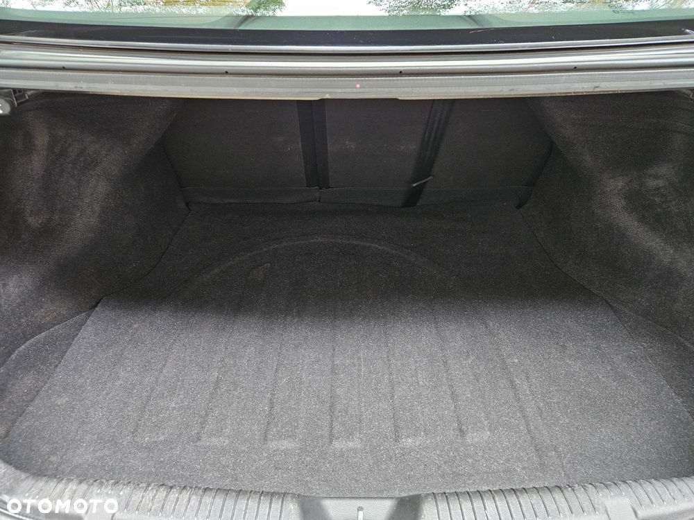 Hyundai Elantra 1.6 Comfort - 22