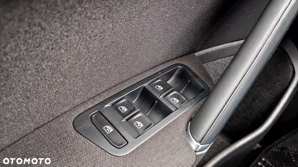 Volkswagen Golf - 34