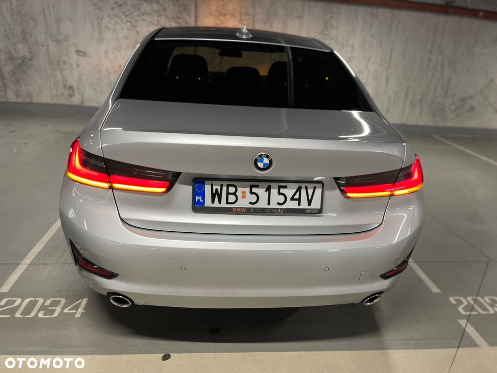 BMW Seria 3 320d xDrive - 13