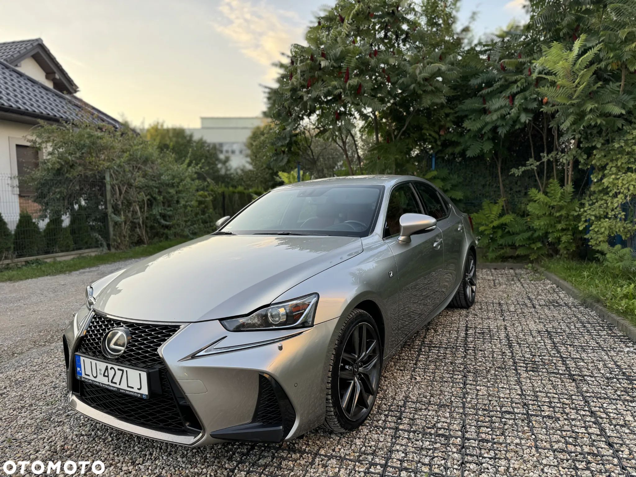 Lexus IS 200t / 300 F Sport - 1
