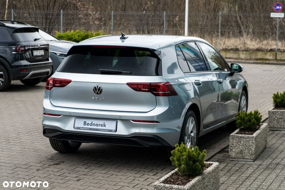 Volkswagen Golf - 10