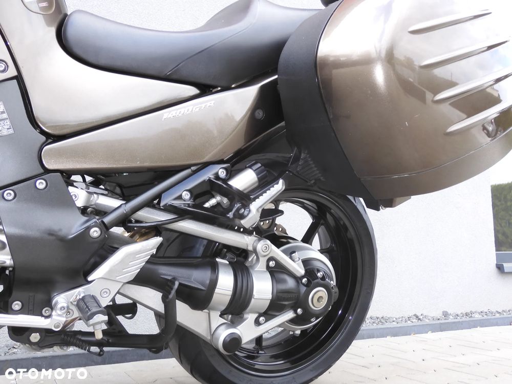 Kawasaki GTR - 14