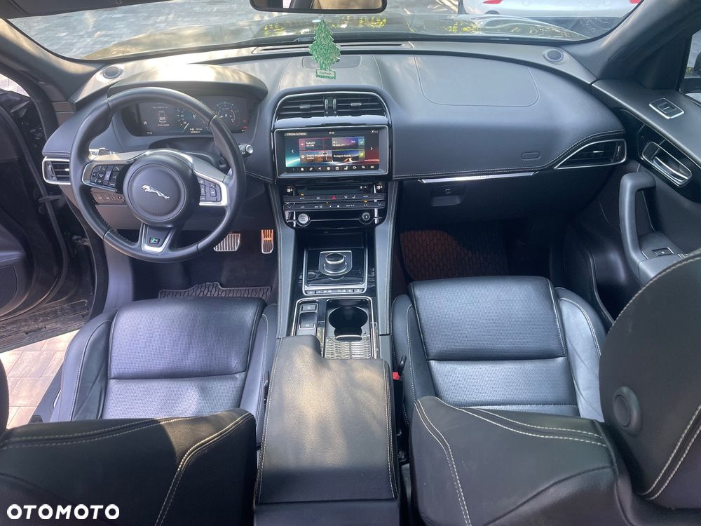Jaguar F-Pace 2.0 i4P AWD R-Sport - 11